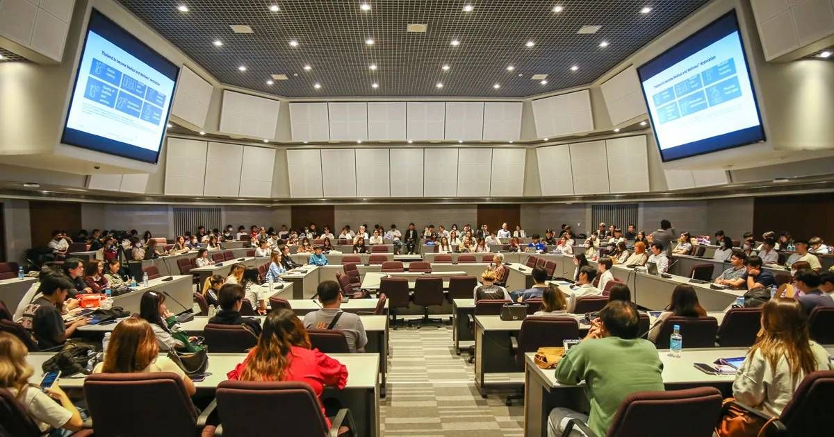 BUBUS students receive real-world assignments to work on AMC projects
